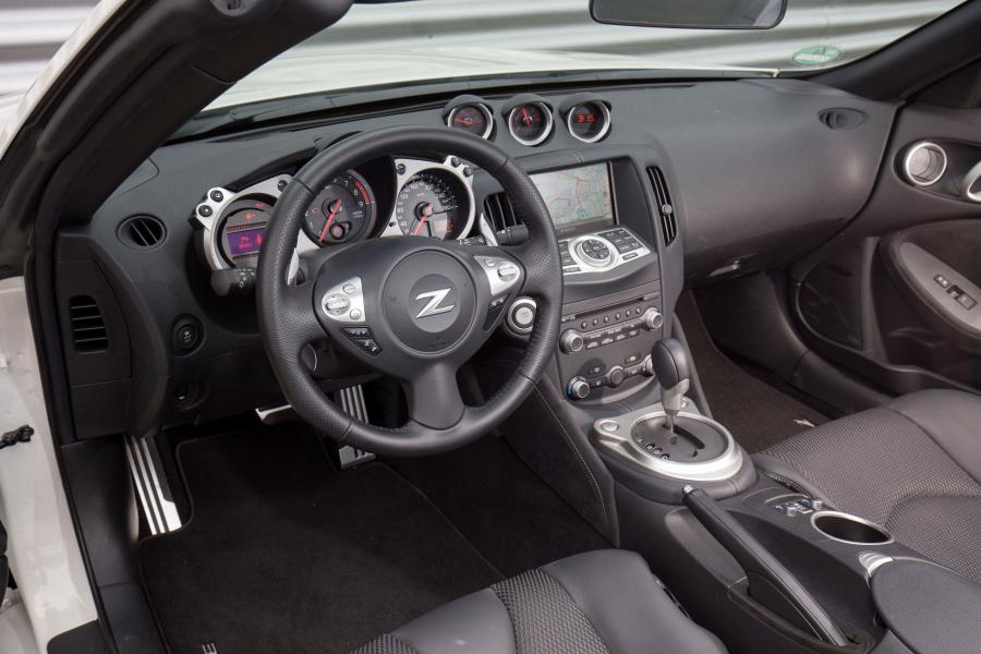 Торпедо Nissan 370Z RS Roadster (Z34) 2017 года  (фото 12 из 13)